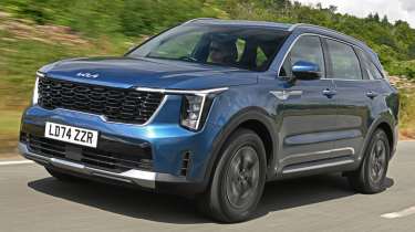 Kia Sorento - front 3/4